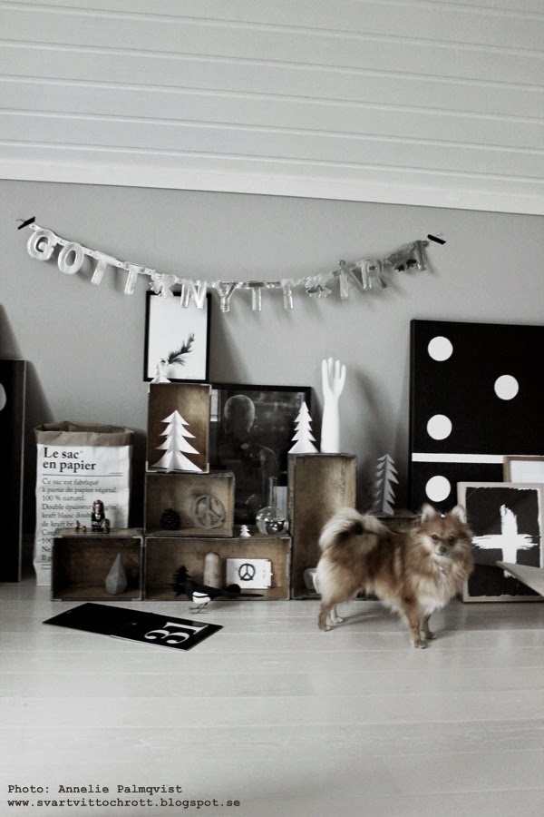 konsttryck, tavlor, svartvit, tavla, svart och vitt, svartvita detaljer i arbetsrummet, girlang, 2015, nytt år, nyårsafton, 