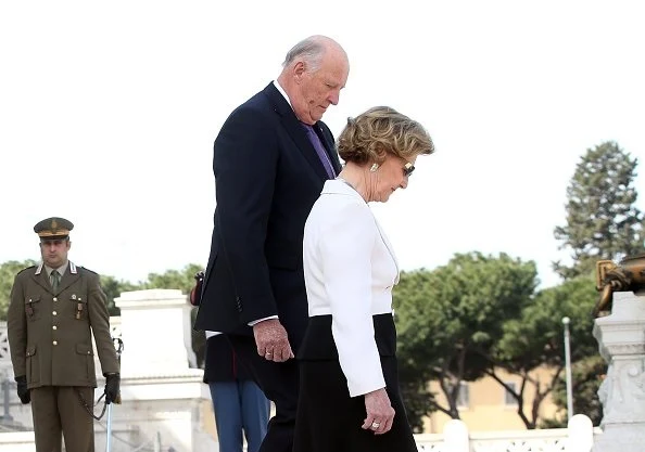 King Harald and Queen Sonja of Norway leave a wreath at the Altare della Patria (Altar of the Fatherland -Tomb of the Unknown Soldier)