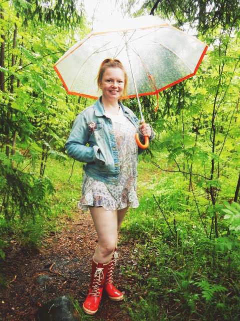 Esittelen mummon sadepäivän asun