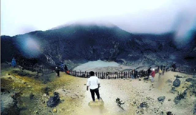 6. Gunung Tangkuban Perahu - Jawa Barat 6. Gunung Tangkuban Perahu - Jawa Barat