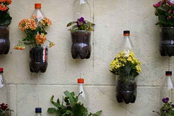  Pot  Bunga Gantung Dari  Botol Plastik Bekas 