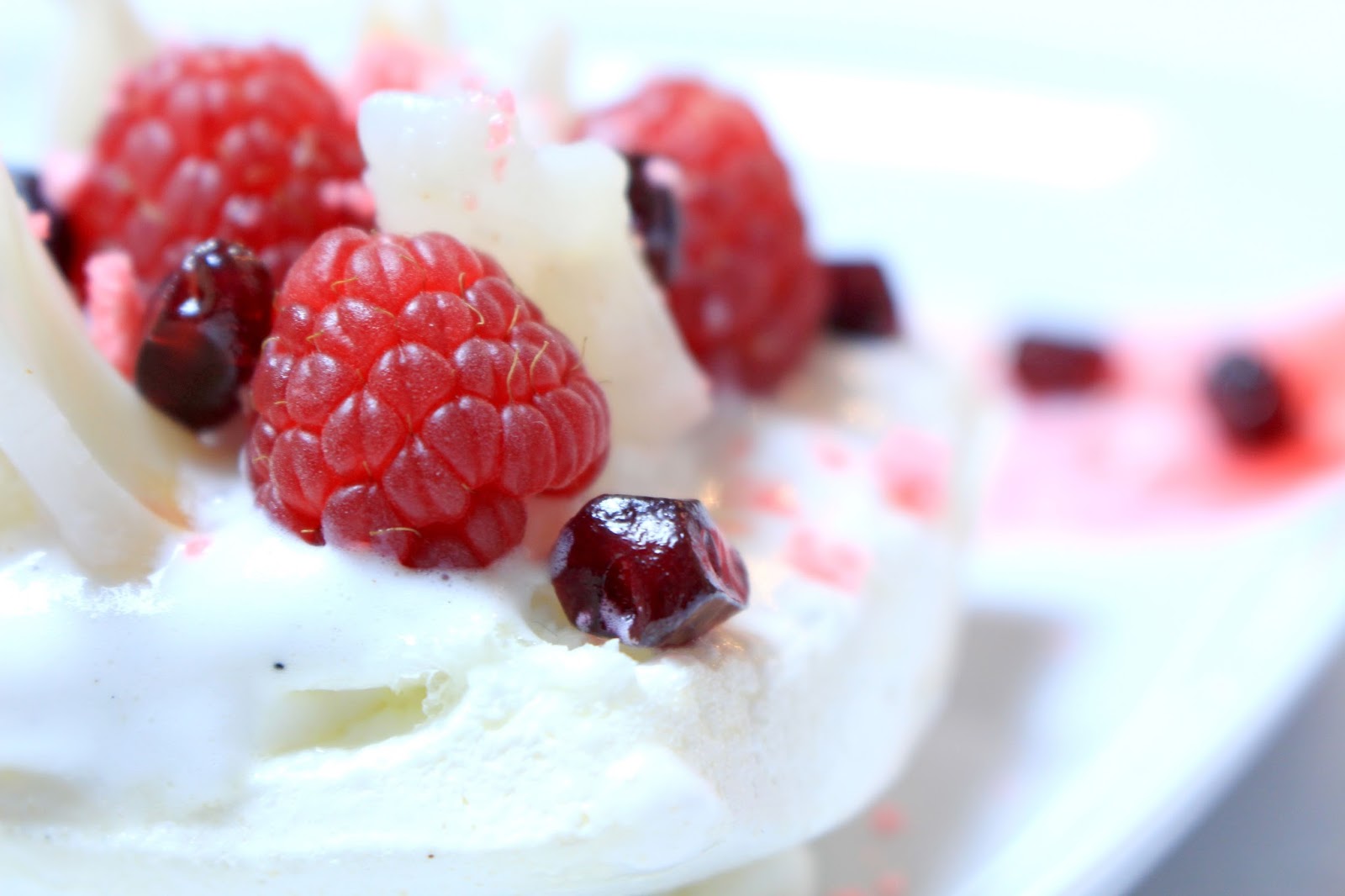 Pavlova Grenade Litchi