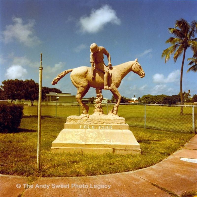 In the 1970s, Andy Sweet Photographed the Kitschy Vibrance of a 'Fading