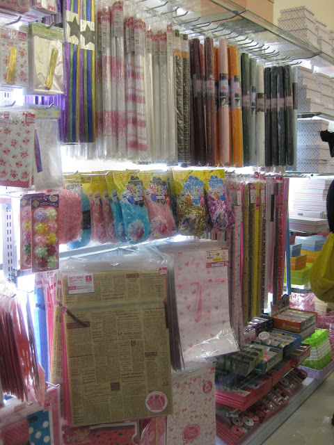 Sparkle Louder: Christmas Trip: My First Time at DAISO JAPAN!!!! =D