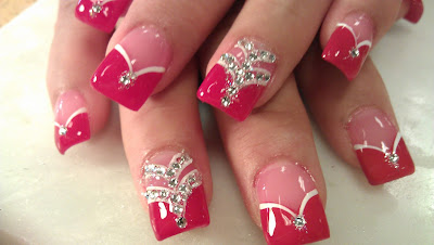 Uñas rojas con piedras Uñas rojas con piedras