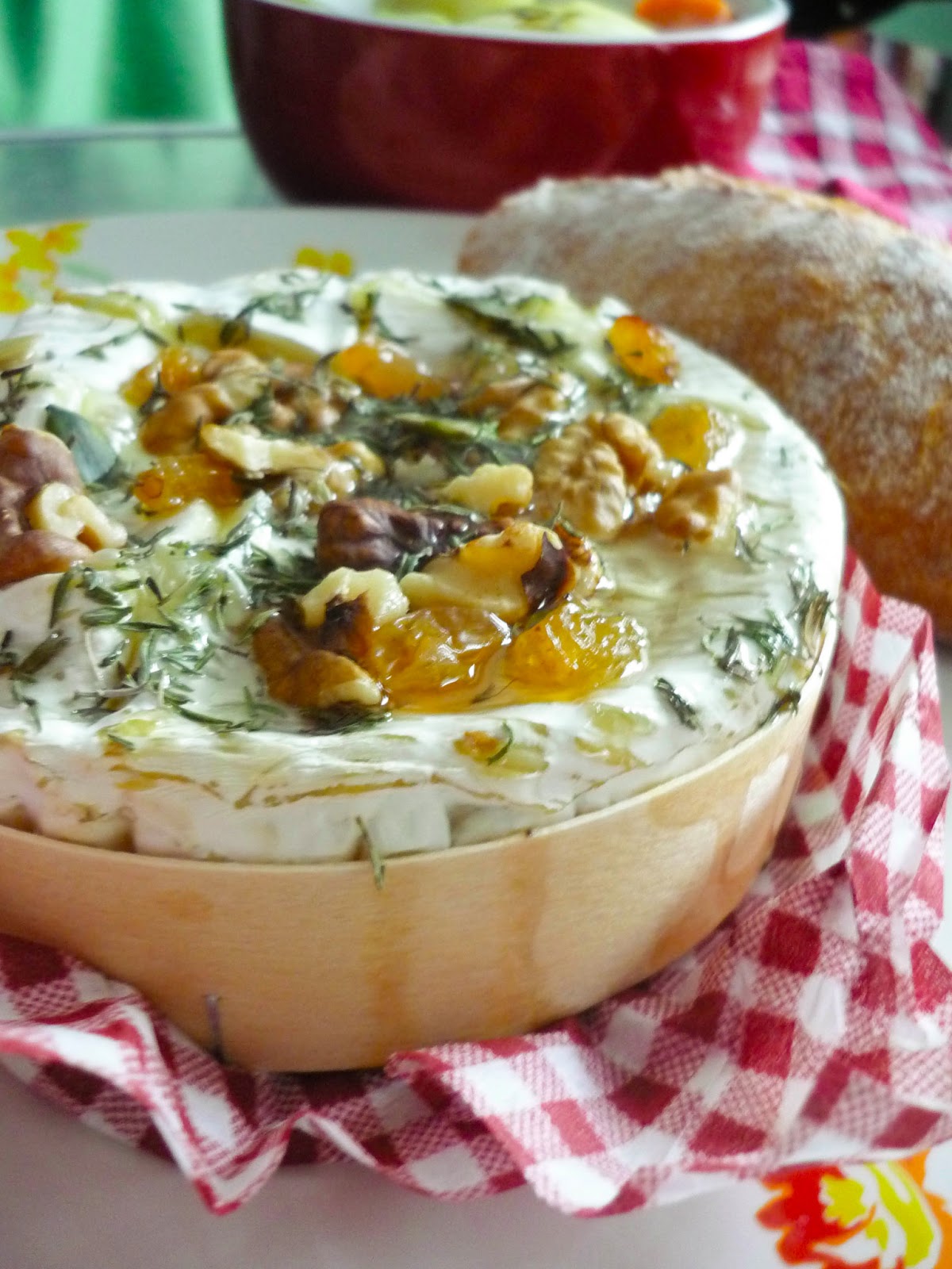 La Bonne Graille: Camembert rôti au miel, noix et thym