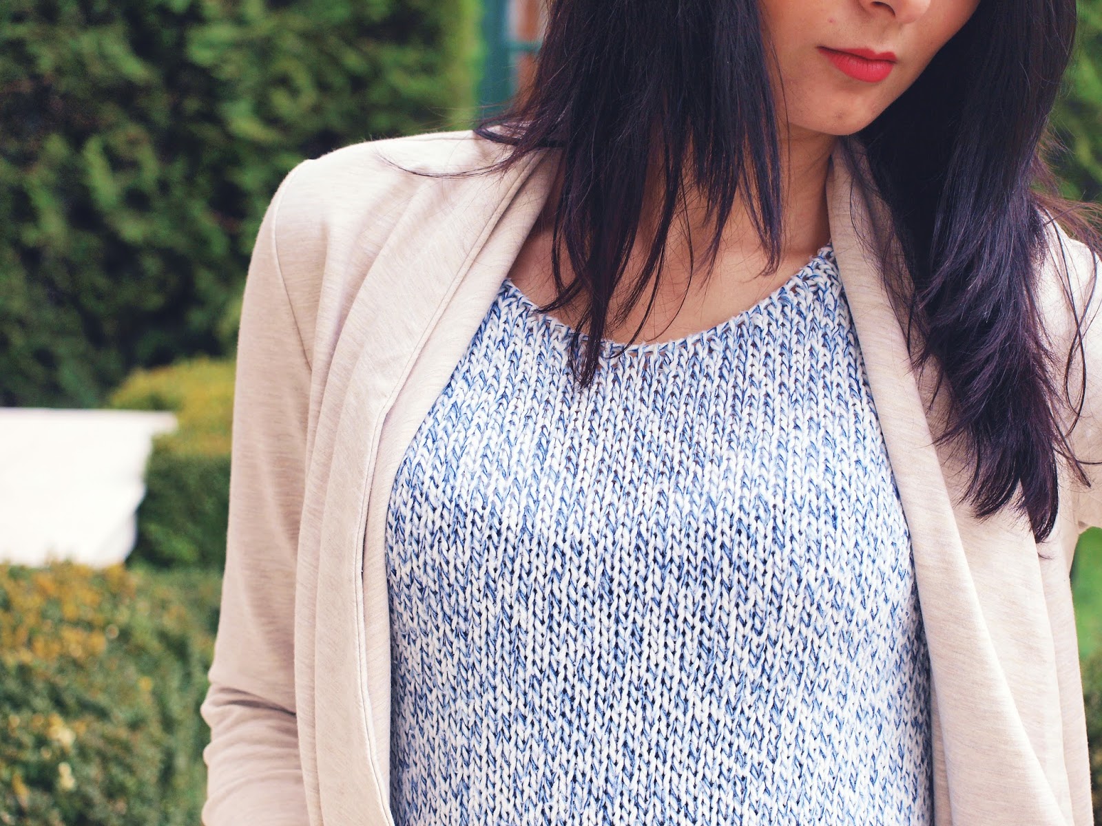Comfy casual outfit in beige and blue Spring comfy outfit idea