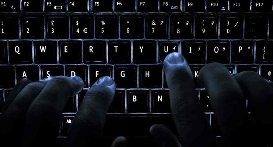 APA ITU HACKER, CRACKER, CARDER