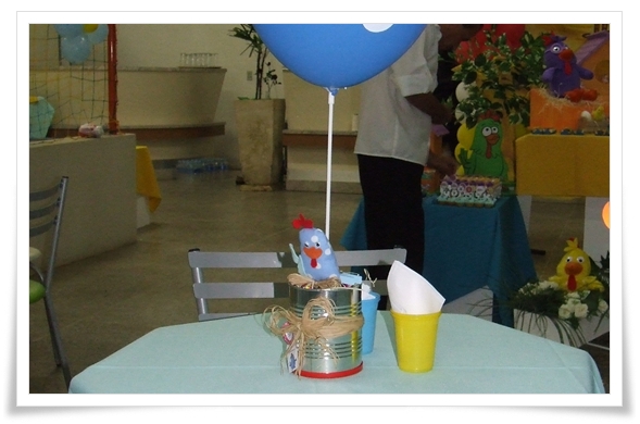centro de mesa Galinha Pintadinha festa da Galinha Pintadinha