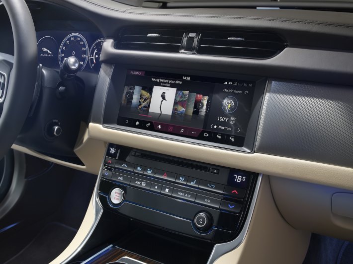 Image 7: 2016 Jaguar XF