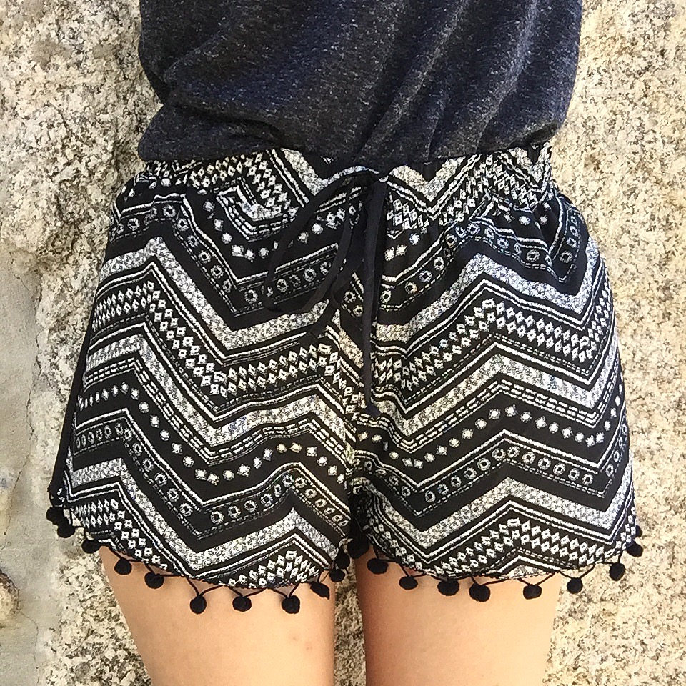 peexo-fashion-blogger-wearing-aztec-shorts-with-pom-poms