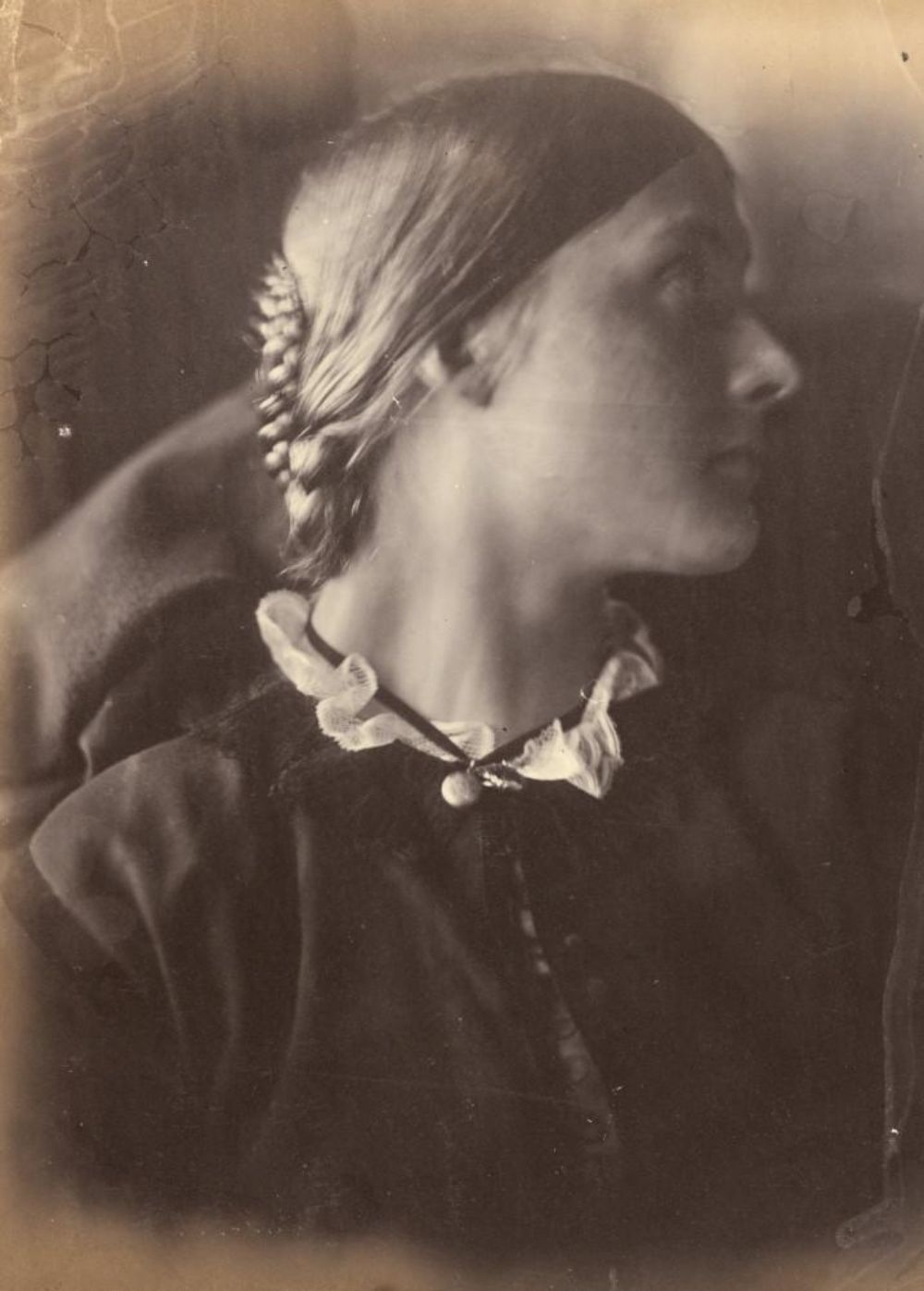 Fascinating Stories Behind 19 Stunning Portraits Taken by Julia