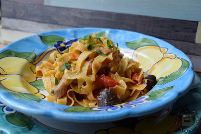 Tagliatelle integrali con pomodorini e funghi