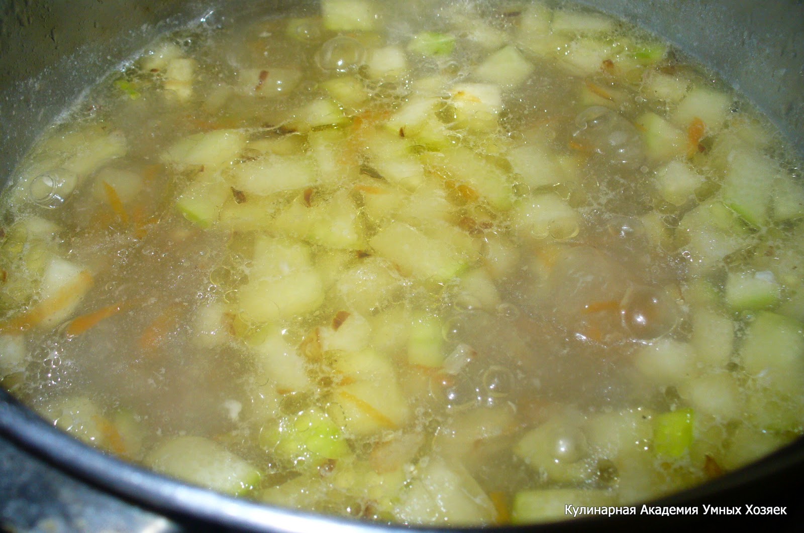 добавление кабачков с луком в суп