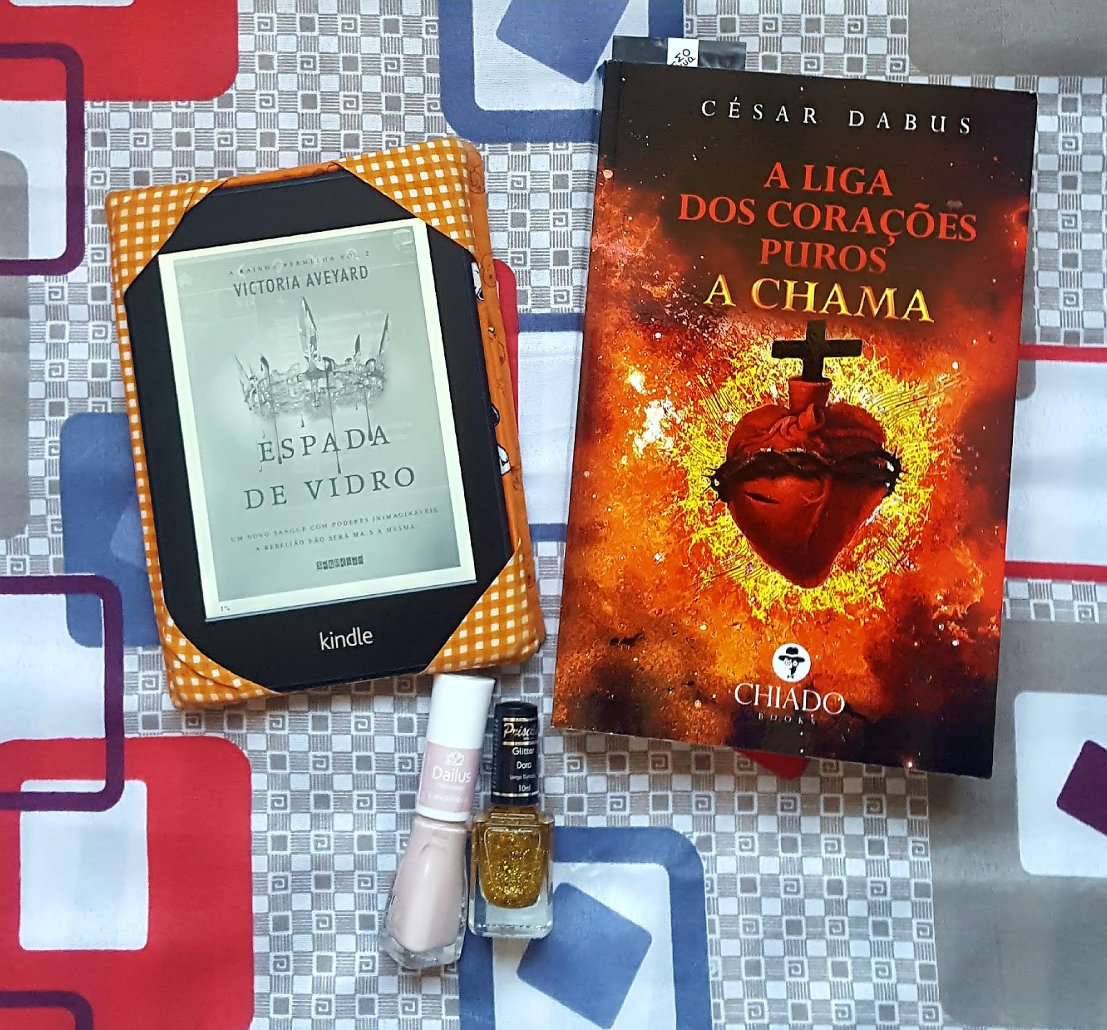 Esmaltes e livros Esmaltes e livros