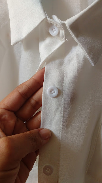 Recebidos Loja Rosegal, blusa branca, detalhe botões