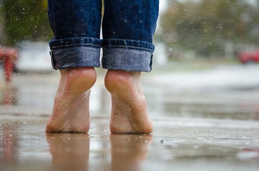 How To Treat Cracking of The Feet in Two Days How To Treat Cracking of The Feet in Two Days