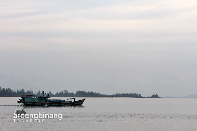 pantai tanjung pendam belitung