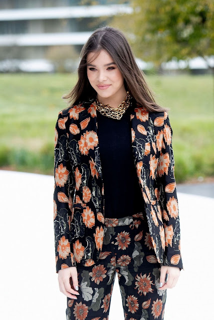 Hailee Steinfeld - Apple Product Launch Event 2019 - imagedesi.com