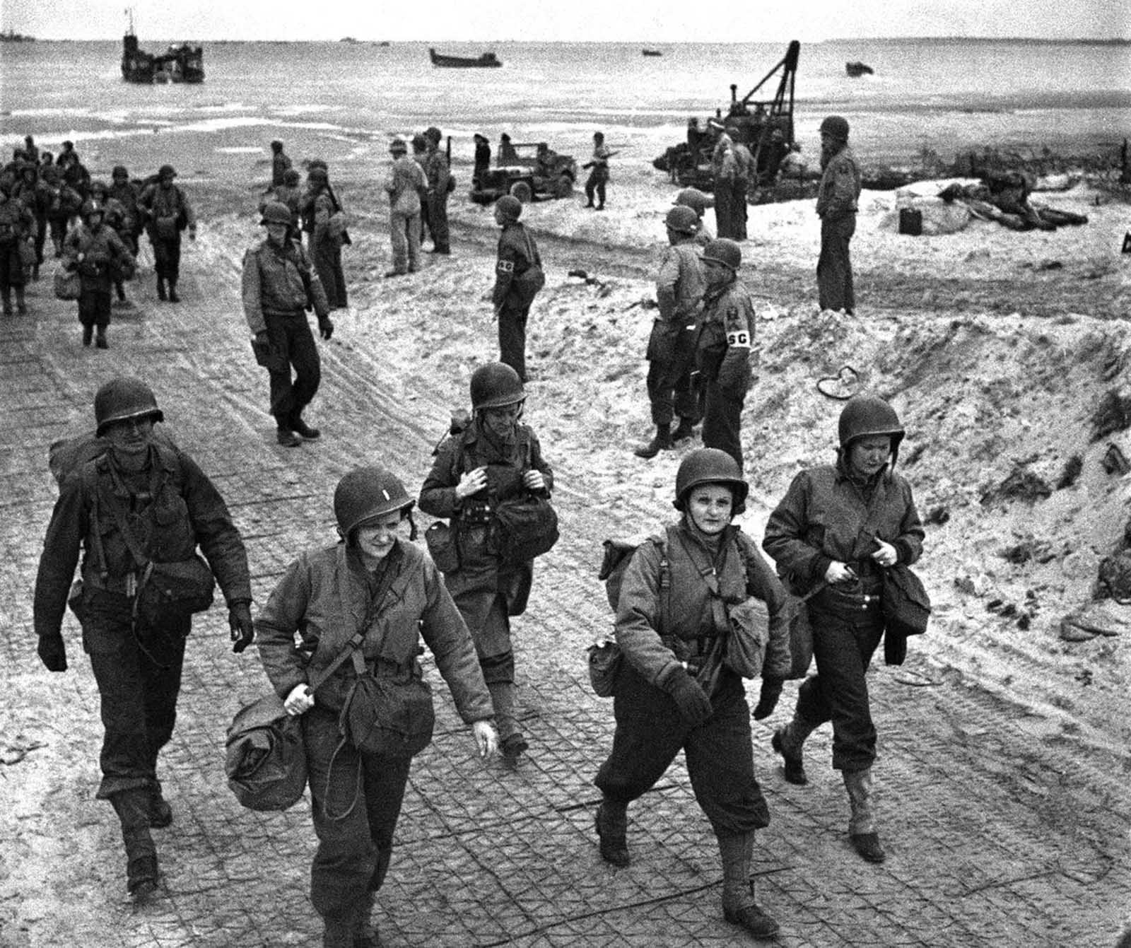 Вторая мировая фотографии. Высадка десанта в Нормандии в 1944. Американцы во Франции 1944 Нормандия. Высадка союзников в Нормандии. 1944 Год высадка в Нормандии США.