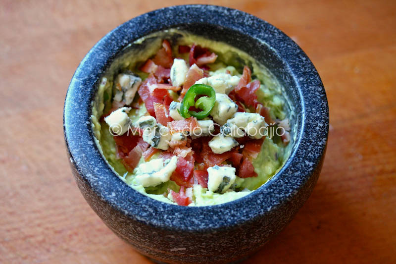 Dip de guacamole con bacon y queso azul, una preparación texmex diferente Mercado Calabajío