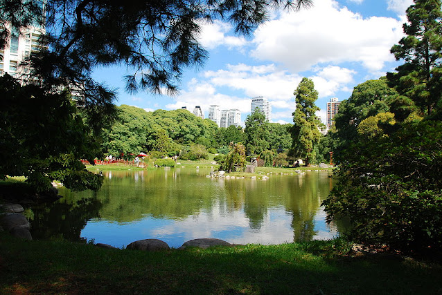 Lago del jardín japonés de Buenos Aires