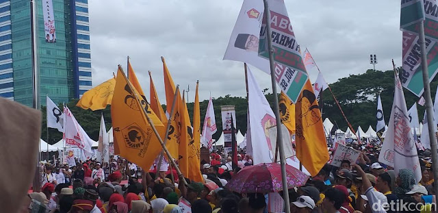 Erwin Aksa Dukung Golkar Laporkan Kasus Bendera di Kampanye Prabowo Erwin Aksa Dukung Golkar Laporkan Kasus Bendera di Kampanye Prabowo