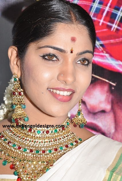 Gold and Diamond jewellery designs: malayalam actress in gold bridal ...