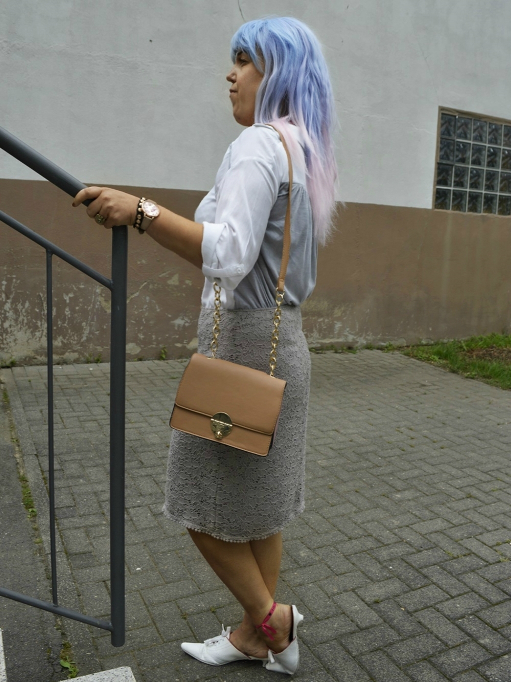 Annies Streetstyle Look with Lace Skirt, white blouse and leather mules - posted by Annie K, Fashion and Lifestyle Blogger, Founder, CEO and writer of ANNIES BEAUTY HOUSE 