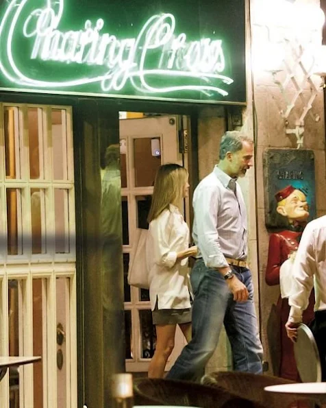 King Felipe and Queen Letizia watched movie of “high life” (Café Society), and at "Charing Boss" bar, style of Letiza, letiza fahions