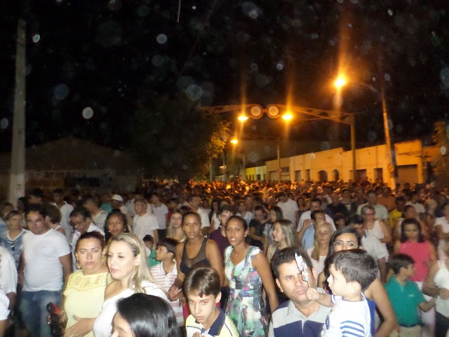Milhares de fies lotam as ruas da cidade no encerramento dos festejos a Nossa Senhora dos Milagre; veja o vídeo