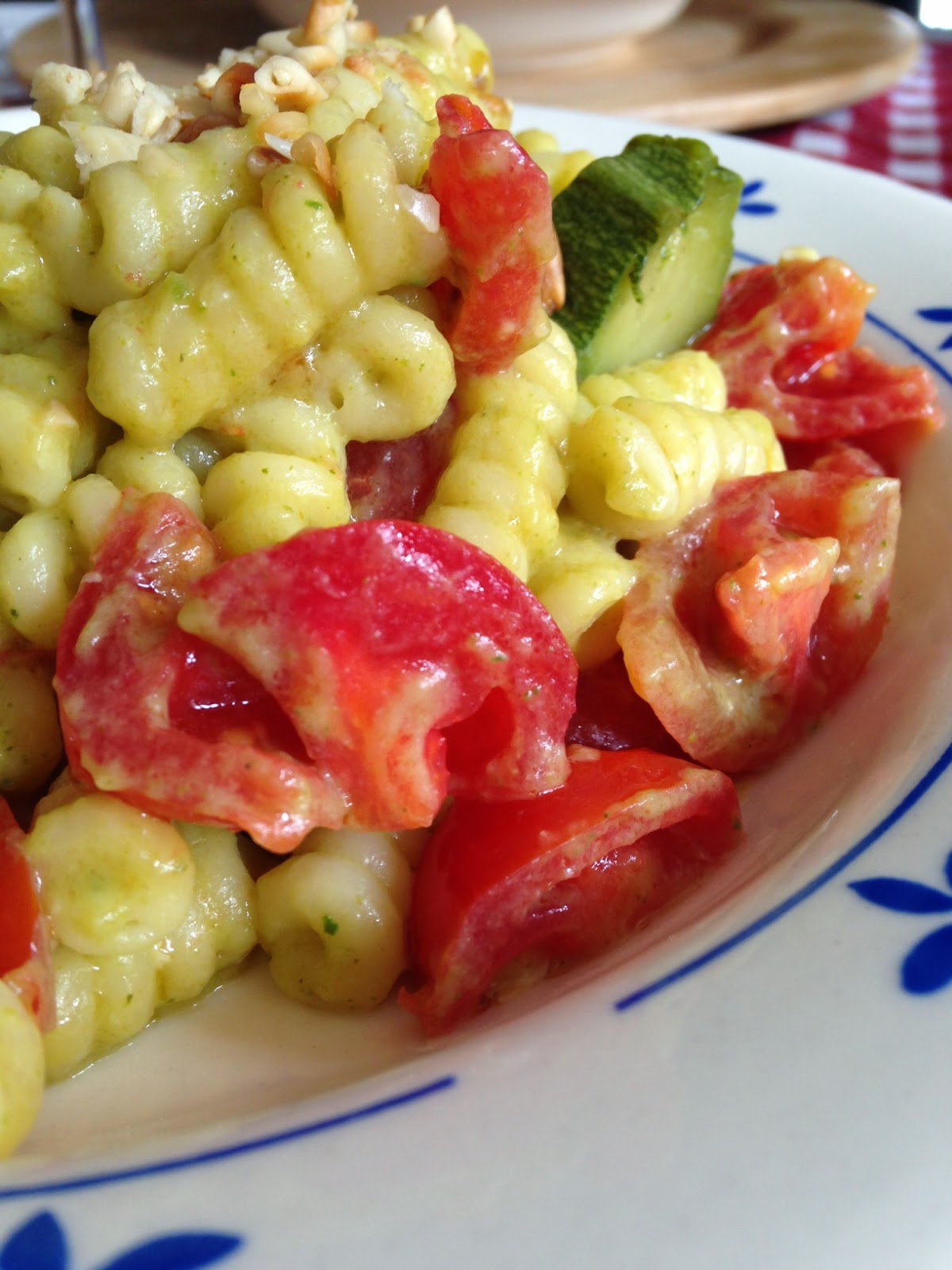 stagioniamo! nella cucina di caffè babilonia: fusilli al pesto di zucchine