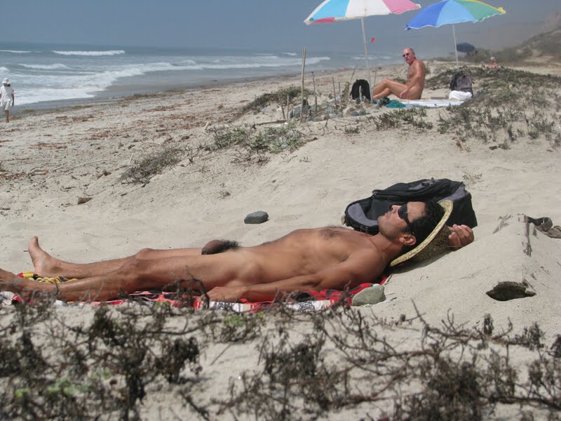 Men Sunbathing Nude 32