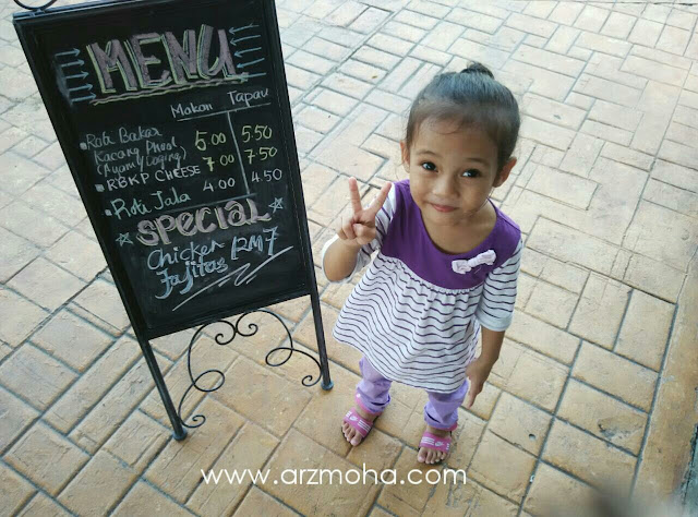 menu dan harga roti bakar kacang phool, penang, cik puteri, makanan sedap di penang,