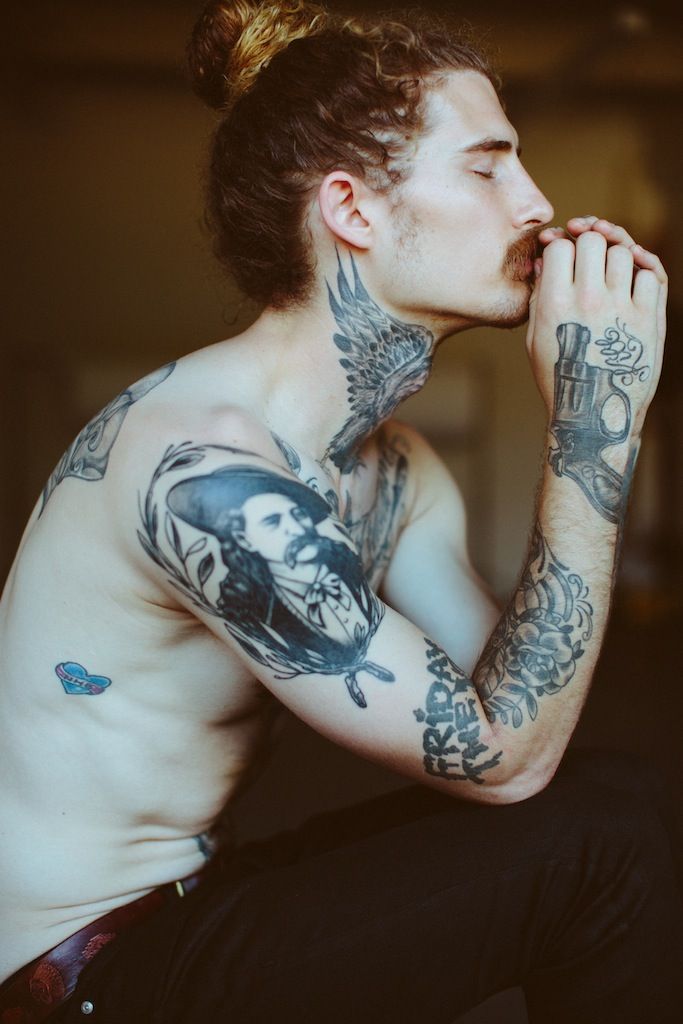 tatuaje cuello foto