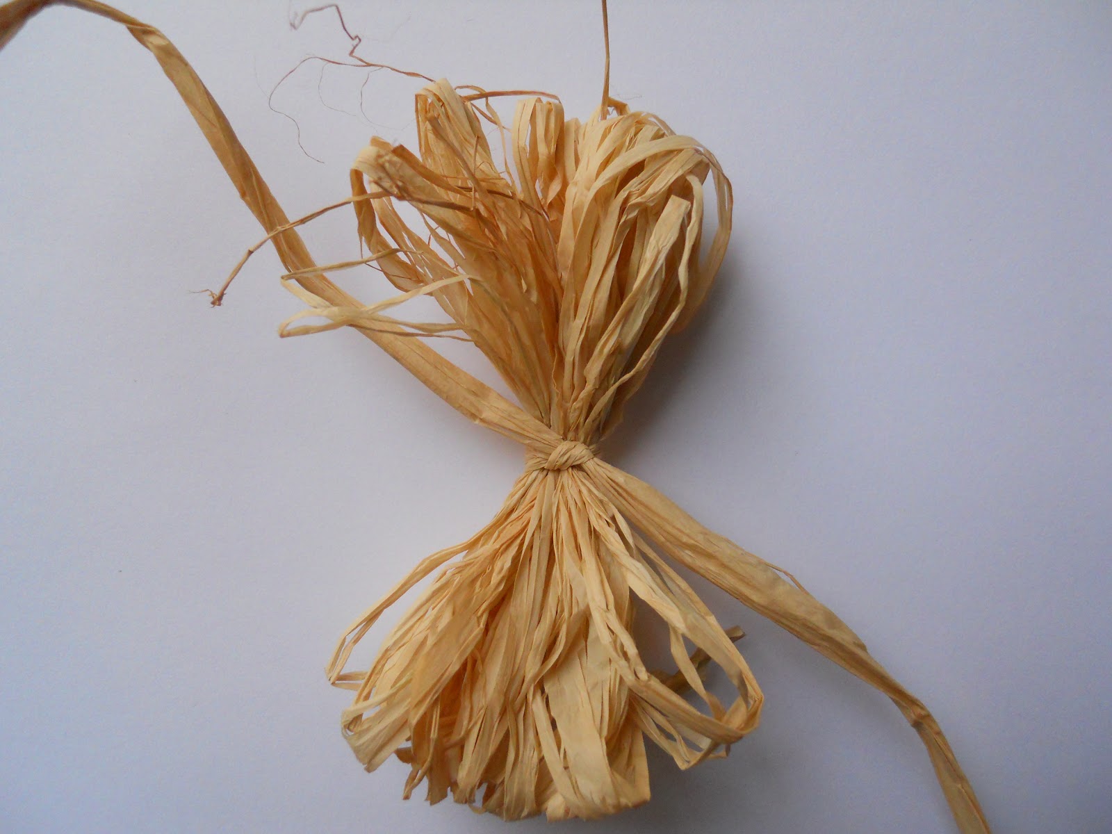 Drea's Scraps of Inspiration Raffia Flower Tutorial
