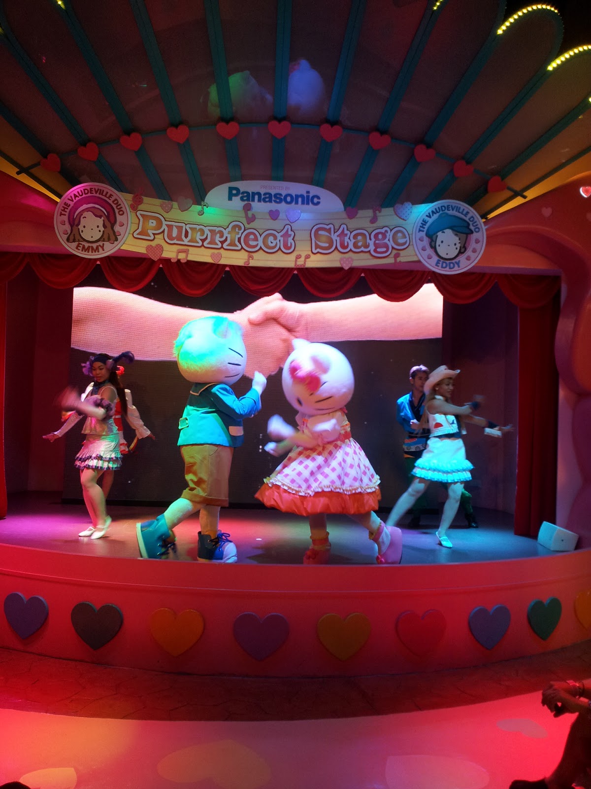 шоу китти. шоу хелло китти остров мечты. шоу китти. магазин хеллоу китти москва остров мечты. Kittyland bunnyland.