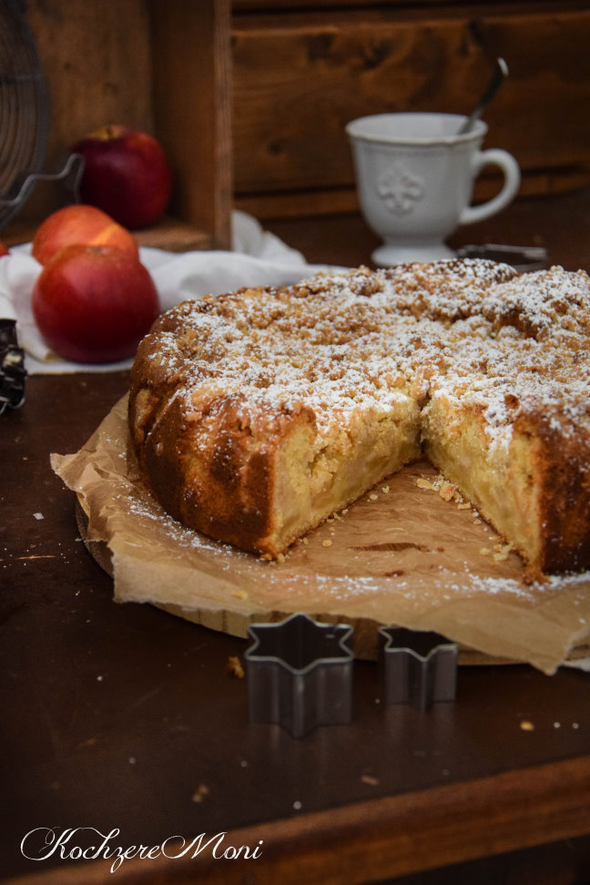 Apfel Mandel Kuchen mit Lebkuchenstreuseln