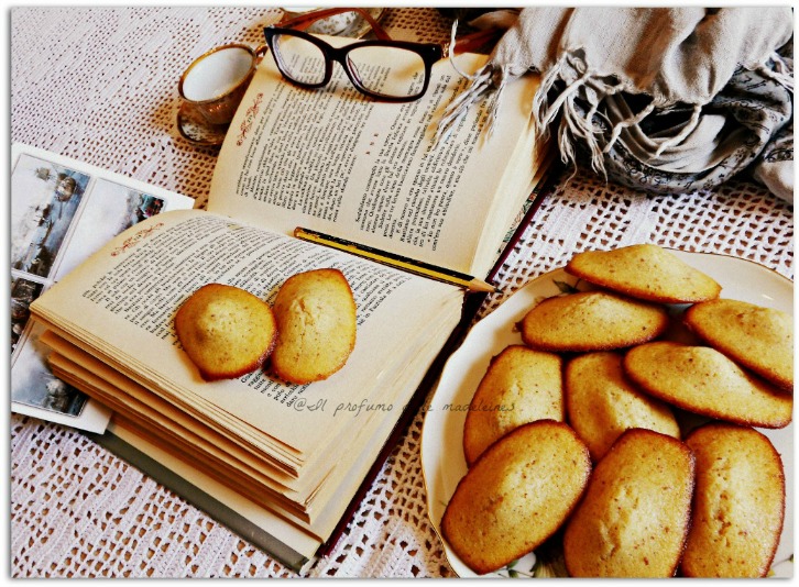 Il profumo delle madeleines Io, Proust e le petit madeleines alle mandorle Il profumo delle madeleines Io, Proust e le petit madeleines alle mandorle