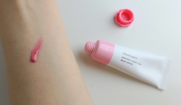 Glossier Cloud Paint Puff swatch