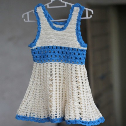Crochet dress for baby girls - Free pattern