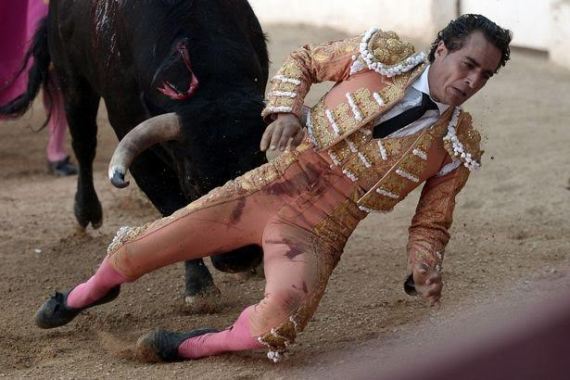 0 Award-winning matador Ivan Fandino gored to death by raging bull after tripping on his cloak in the ring (graphic photos/video)
