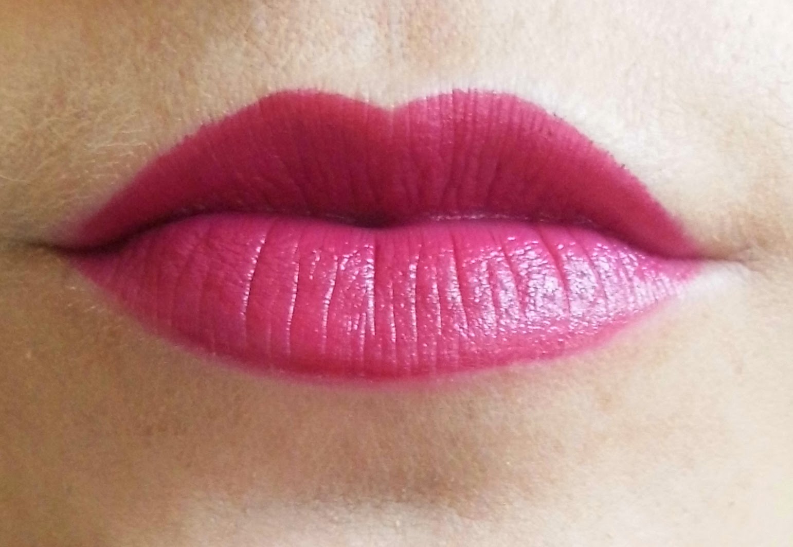 loreal-color-riche-laetitias-pure-red-lips-lipstick-swatch-sun-picture