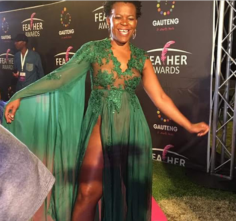 What a disgrace! South African socialite Zodwa Wabantu goes pantless at award, exposes her private parts (photos)