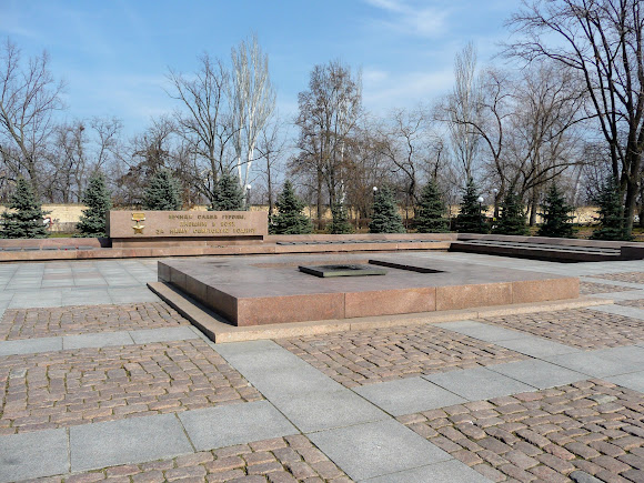 Памятник героям десанта Ольшанского