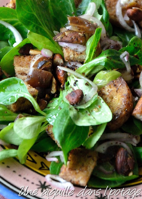 Salade de mâche au sumac, dattes et amandes yotam ottolenghi