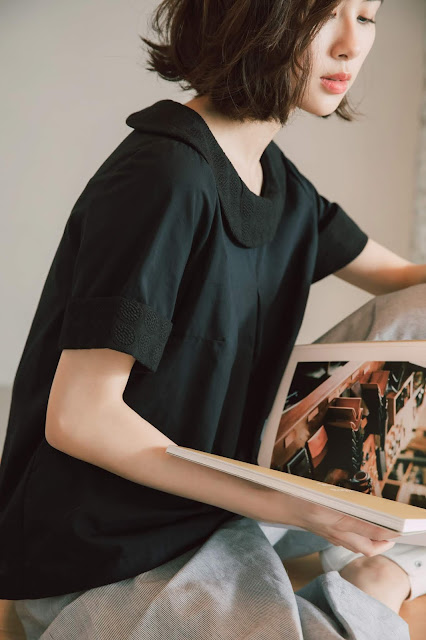 露台夜色刺繡圓領短袖上衣