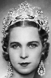 Tiara Mania: Queen Margherita of Italy's Pearl & Diamond Tiara worn by Queen Marie Jose Queen Margherita Italy Savoy Musy Pearl Tiara Marie Jose