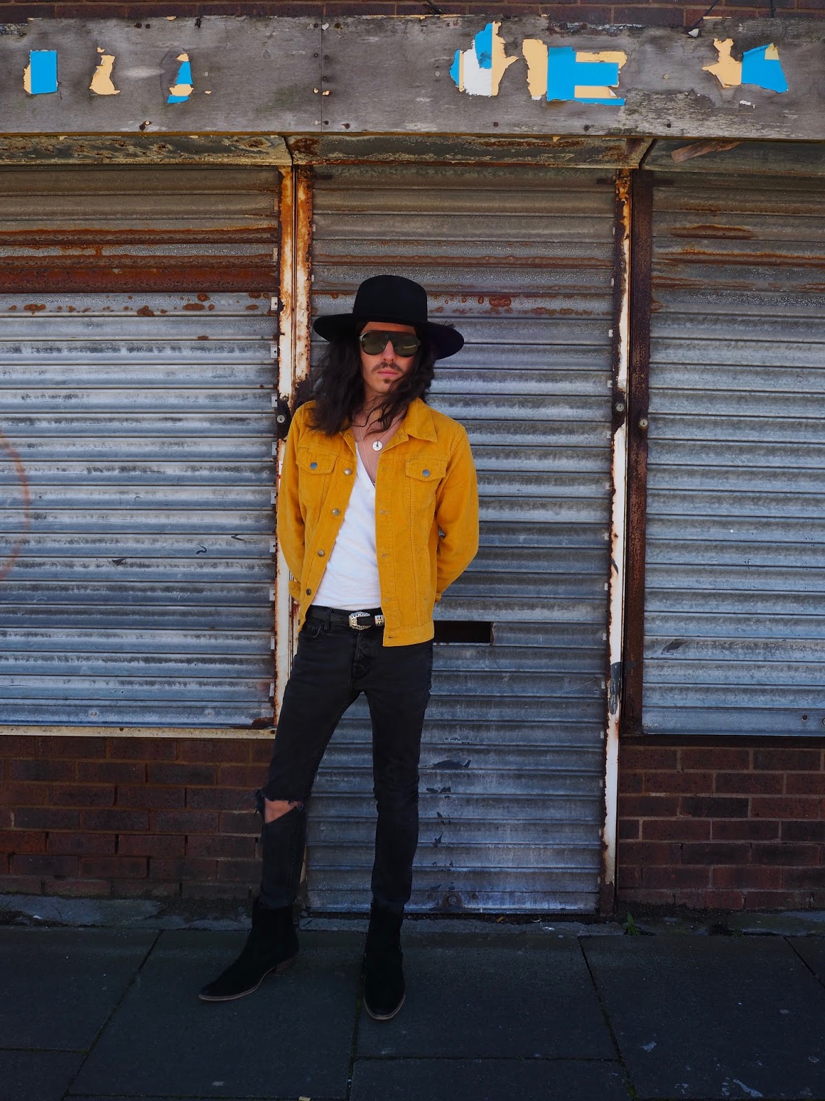 WAIT, WHAT? COLOUR? | The Unidentified Rocker