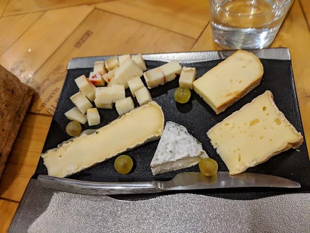 3 days in Bordeaux itinerary: wine and cheese at Les Bistrot des Frerots